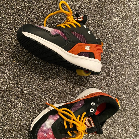 Girls heelys skate shoes. Worn once. Size youth 2 - Picture 4 of 4